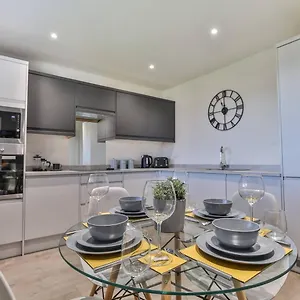 Modern, Cosy Whole House Wifi Close To Attractions Sheffield